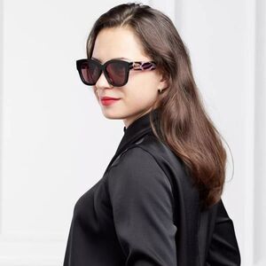 NEW Gucci GG1550SK 004 Black Red Women Square Sunglasses GG 1550SK